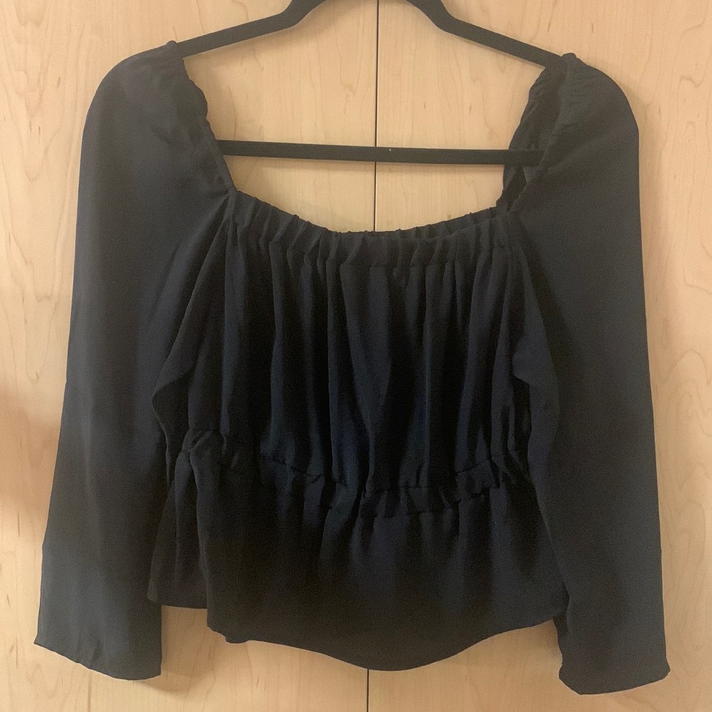 black long sleeve cropped shirt